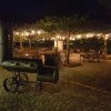 Platanengarten mit Smoker am Abend